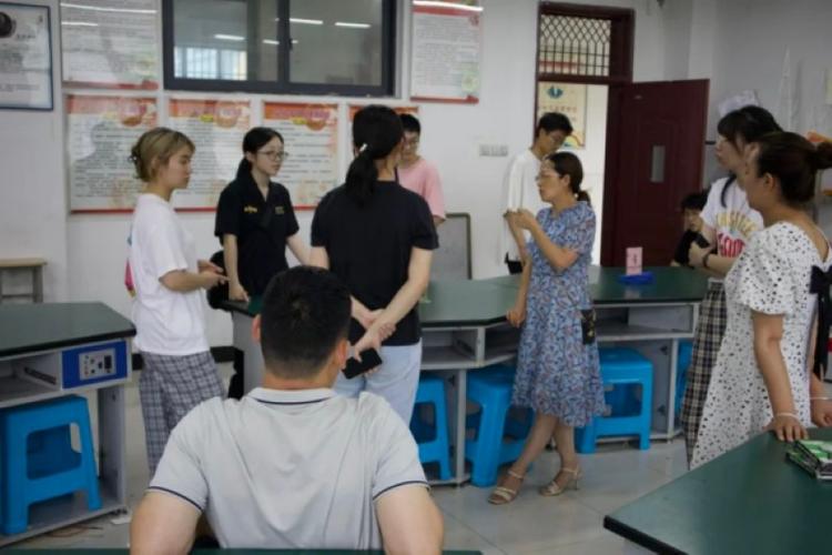 生命科学技术学院"显微知著"实践团走进阿坝